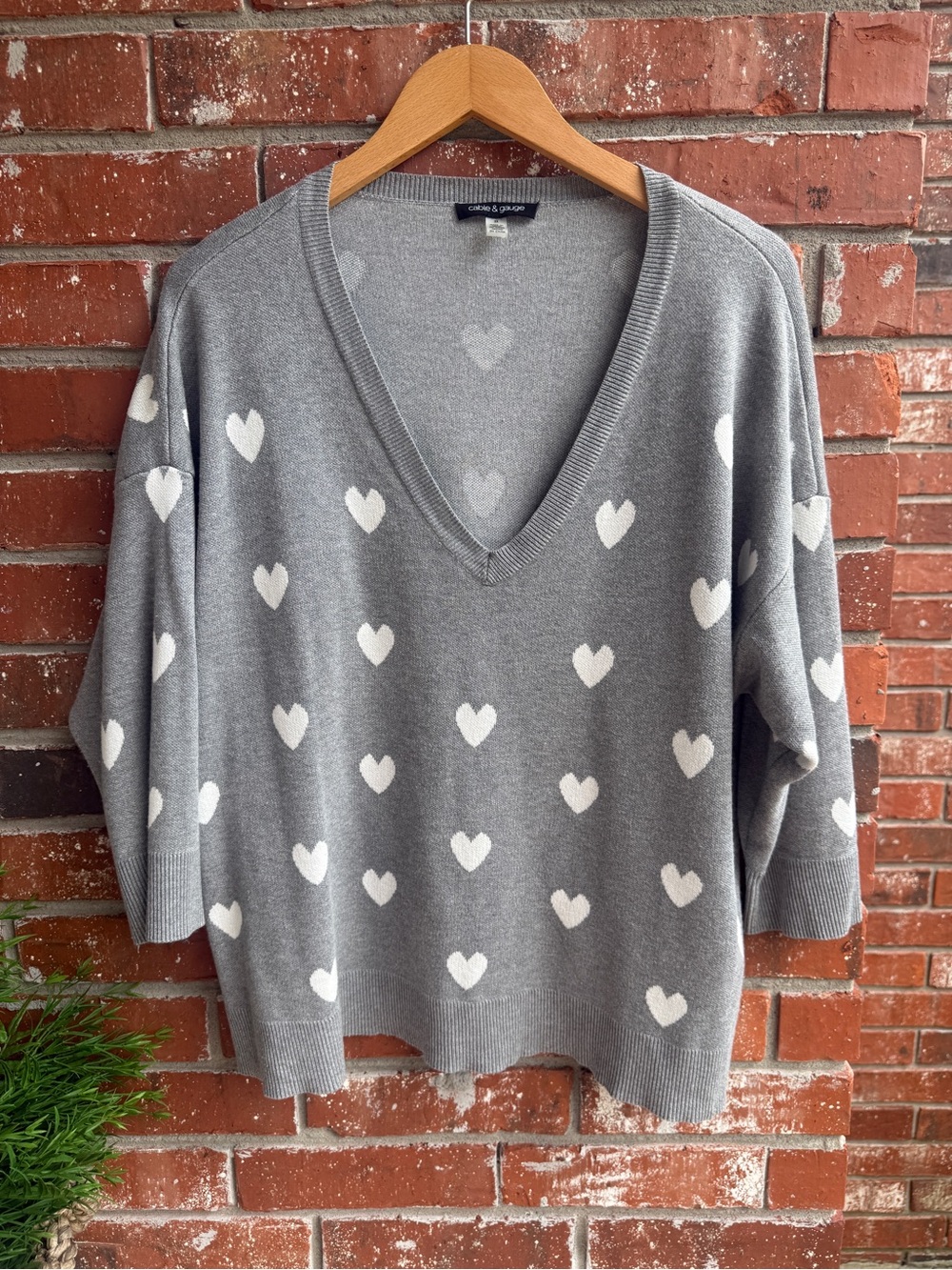 Cable & Gauge Gray V-Neck Heart-Print Sweater